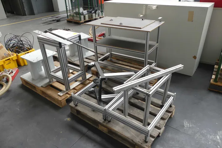 4x Paletten mit Aluminiumprofile